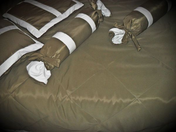 Colcha de cama CASAL (com almofada e capa p/ travesseiro)